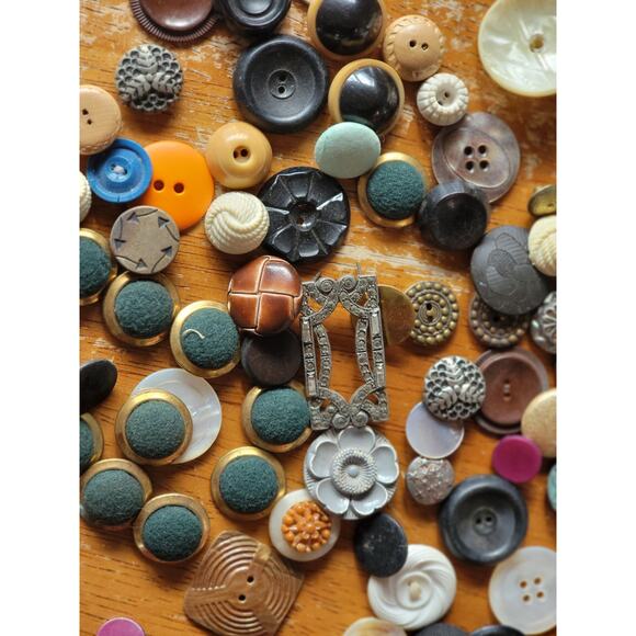 Vtg Mixed Lot All Types Buttons 188 Pieces Wood Metal Plastic Small To Large - Picture 3 of 12